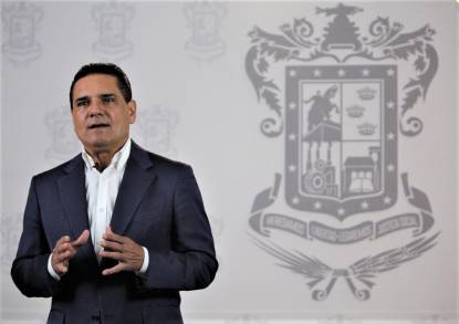 Aumenta Silvano Aureoles 60% el sueldo a médicos y enfermeras   